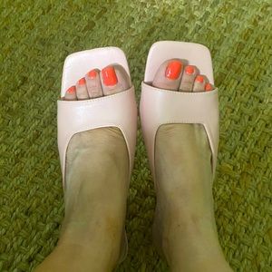 Lulu’s Size 8 1/2 Baby Pink leather Y2K Square Toe Heels
